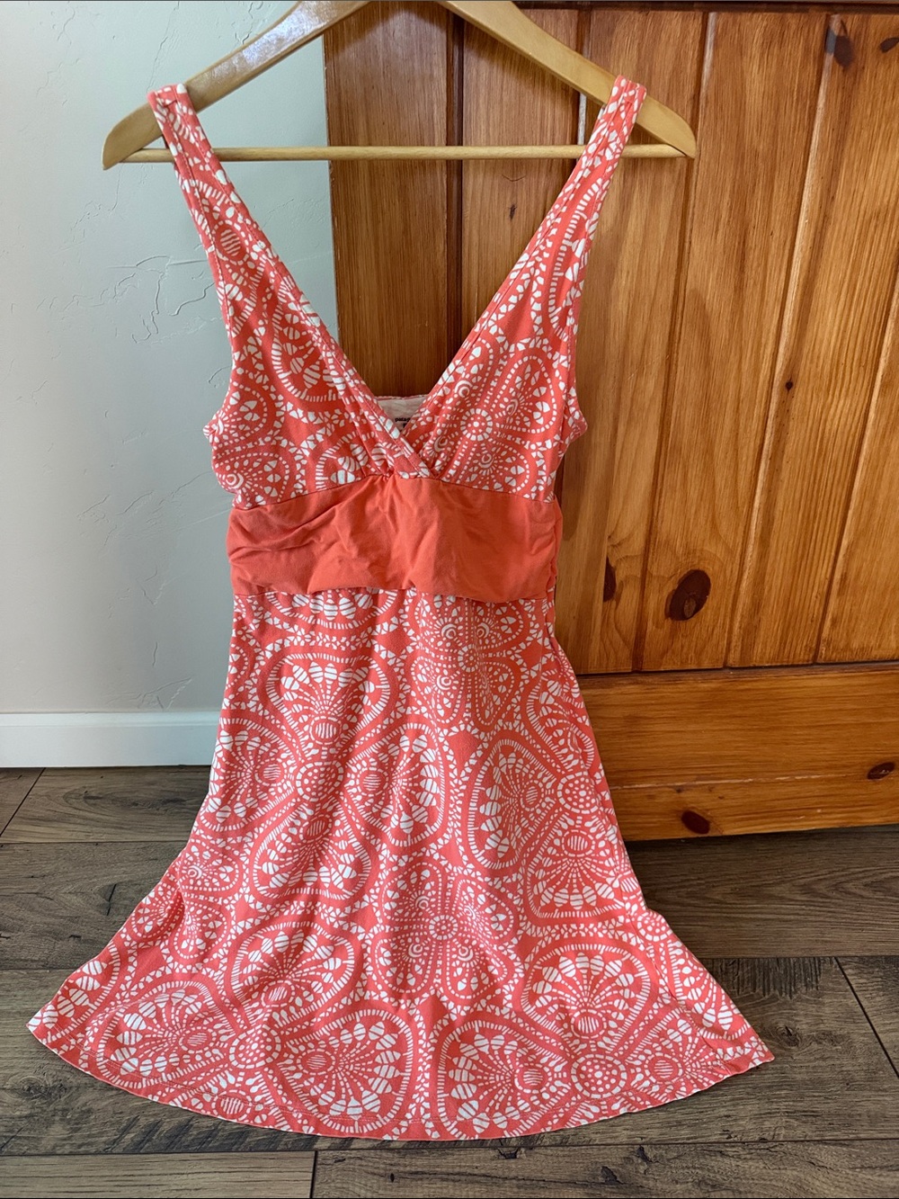 Patagonia Women’s Organic Cotton Dress – Size Medium – Coral and white sundress